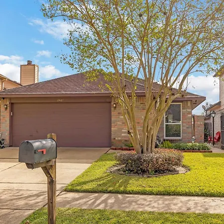 Sw Houston Eclectic Living Villa